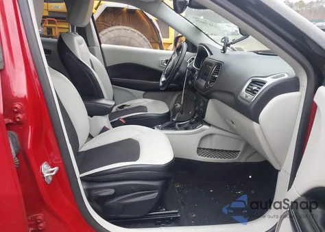 2018 Jeep Compass Latitude 4X4 z USA, uszkodzony, nr VIN 3C4NJDBBXJT167785